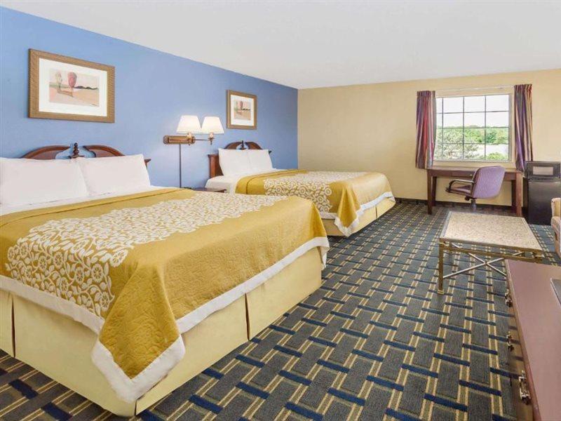 Days Inn By Wyndham Plymouth Exterior photo