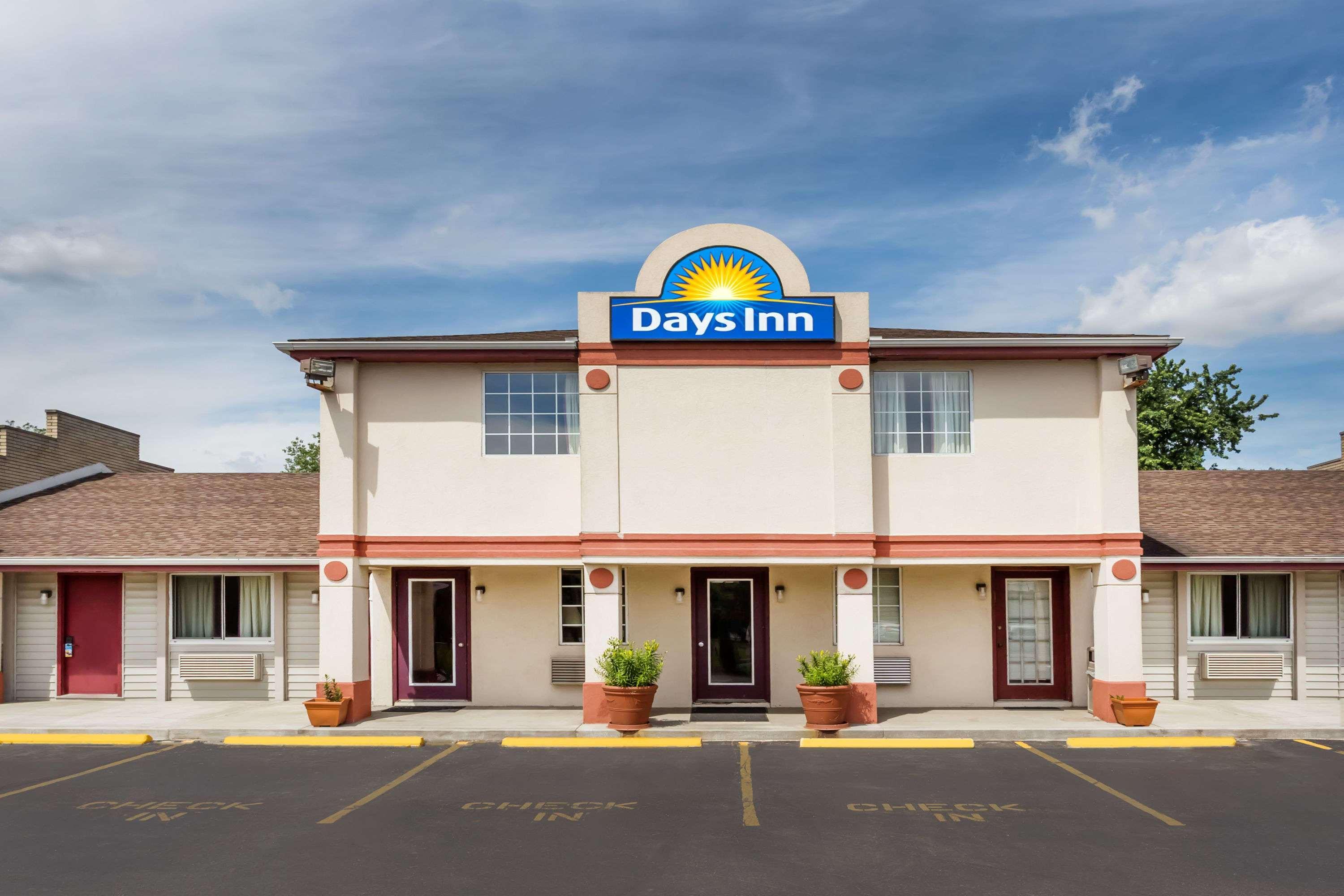 Days Inn By Wyndham Plymouth Exterior photo
