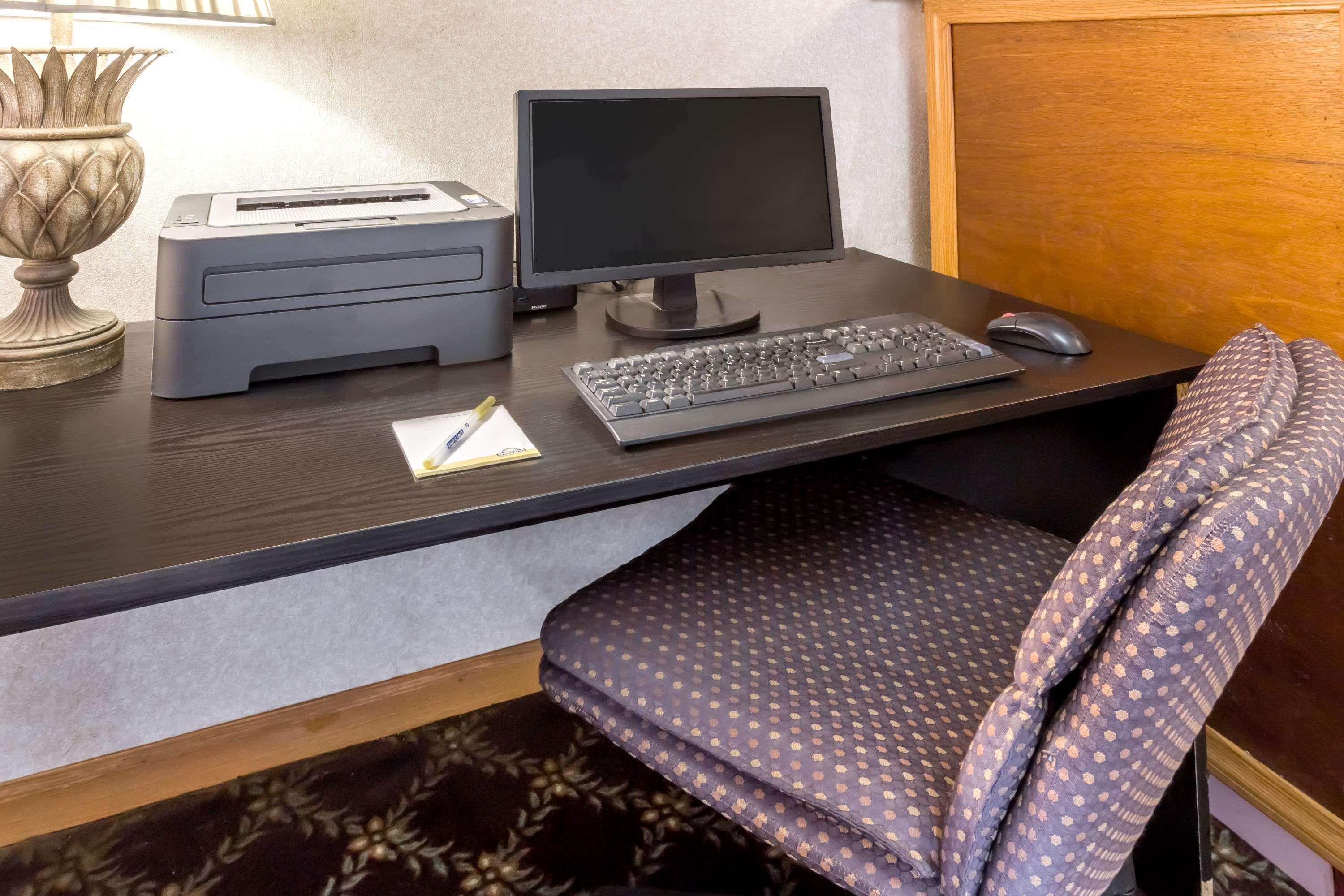Days Inn By Wyndham Plymouth Exterior photo